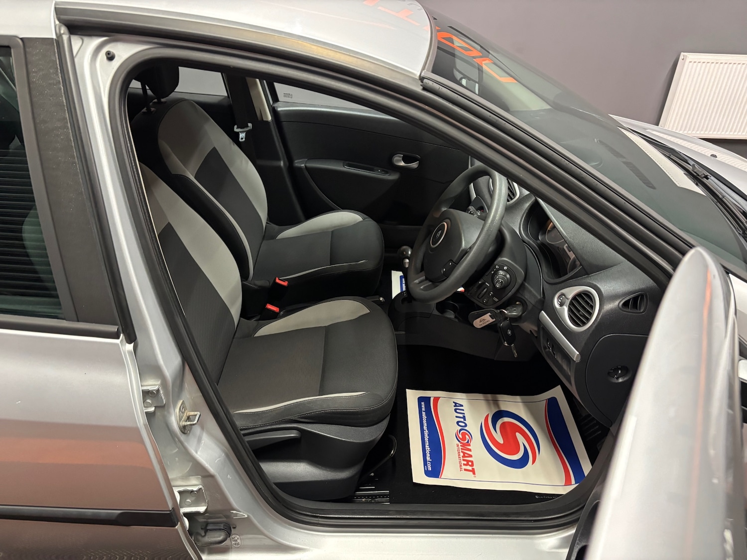 Used Renault Clio 2011 for sale - 77318402: Photo 38