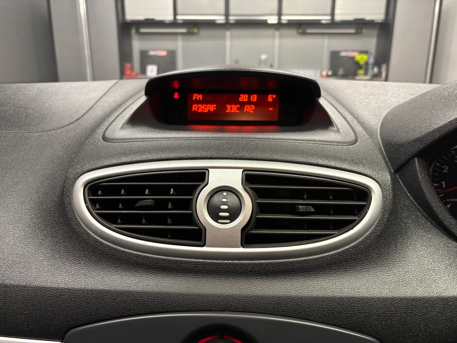 Used Renault Clio 2011 for sale - 77318402: Photo 45