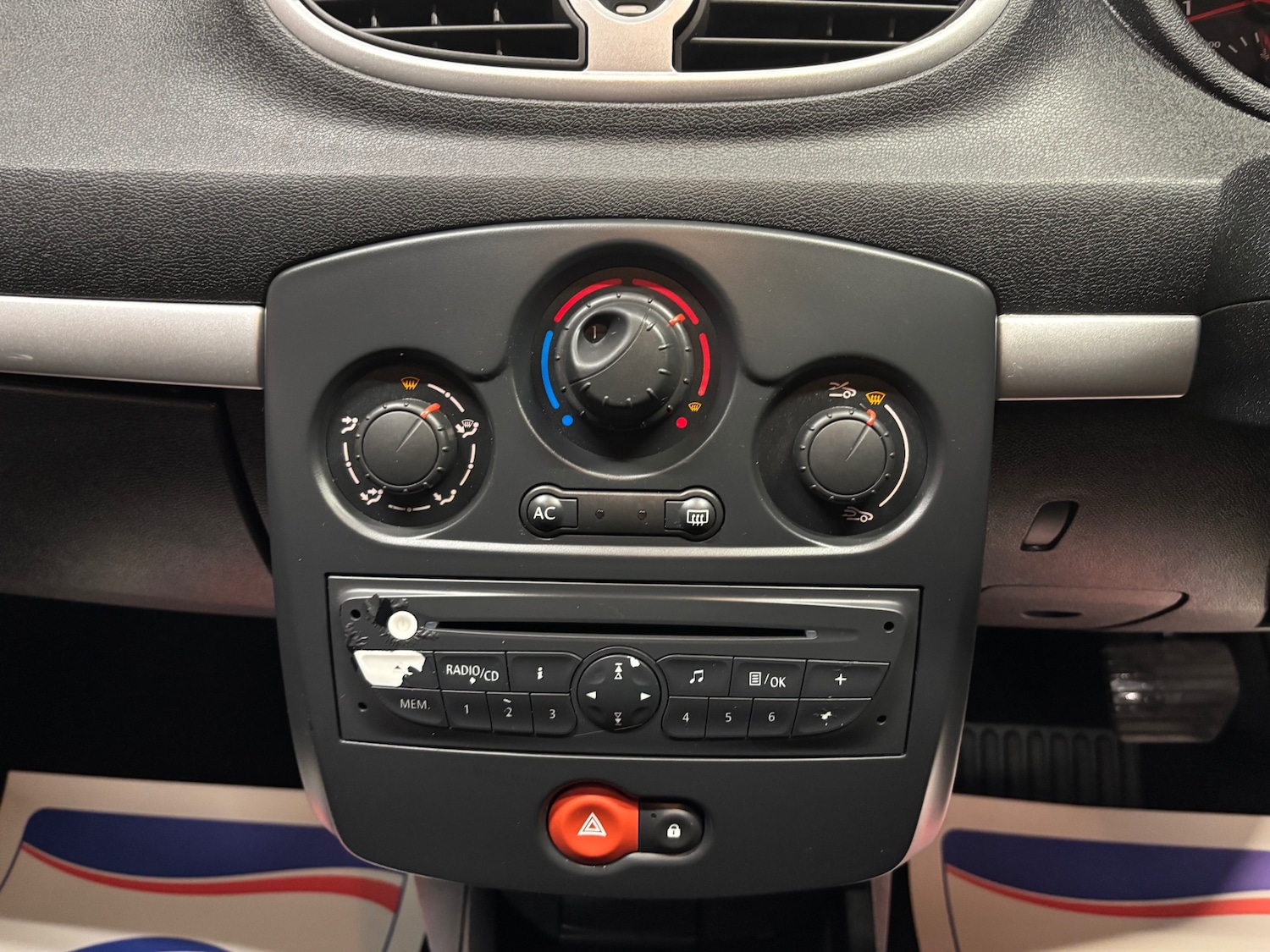 Used Renault Clio 2011 for sale - 77318402: Photo 46