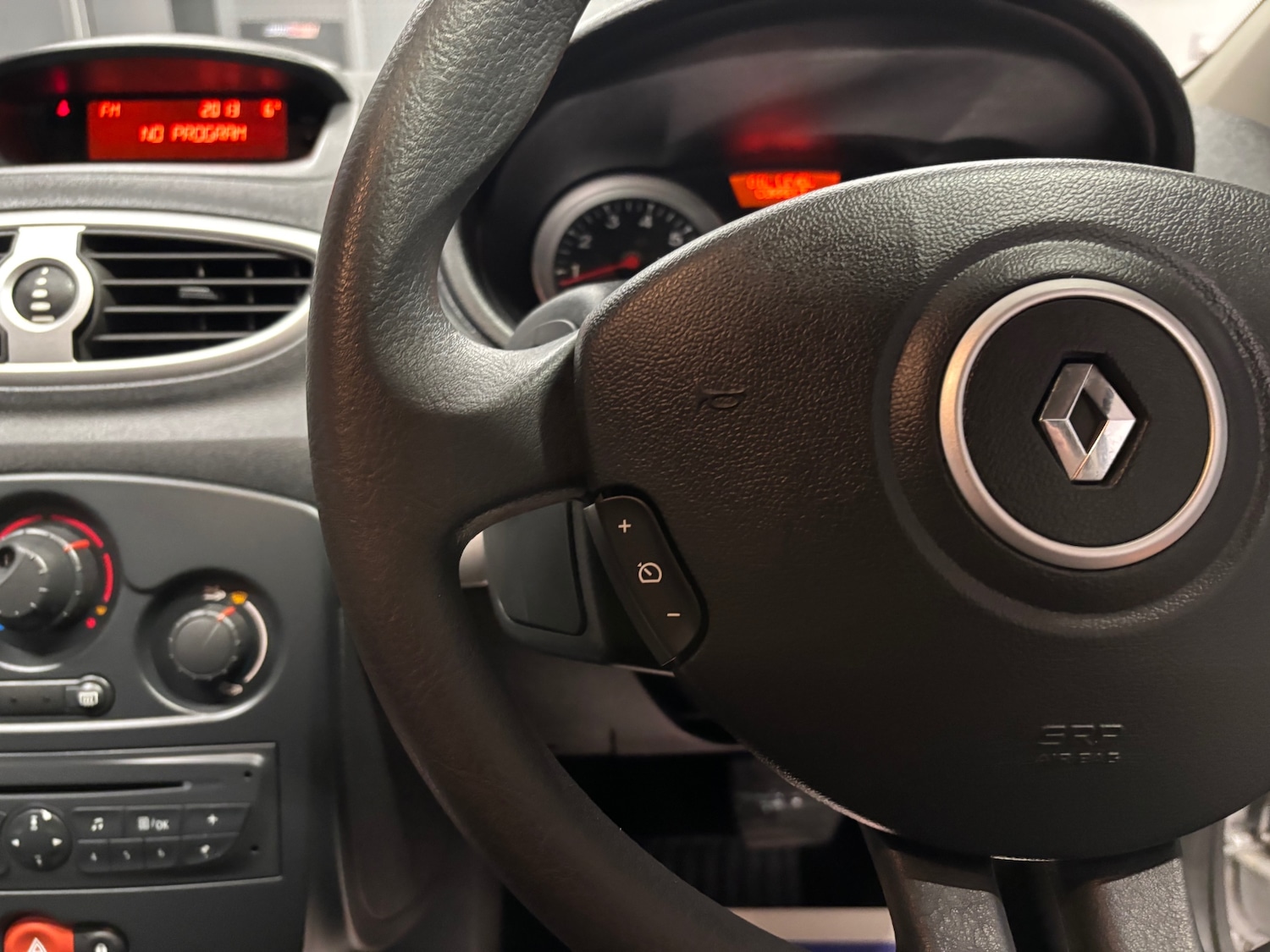 Used Renault Clio 2011 for sale - 77318402: Photo 49