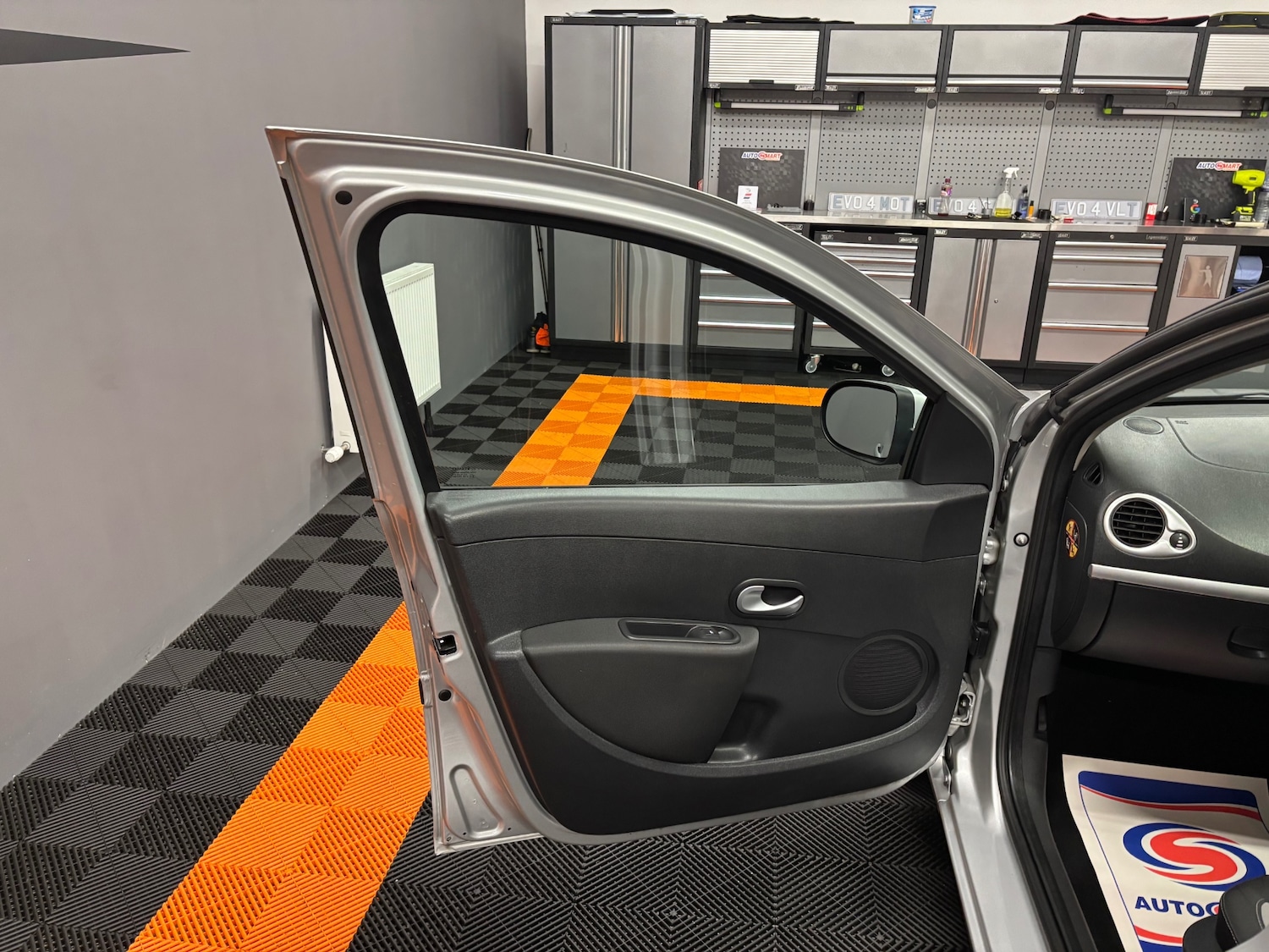 Used Renault Clio 2011 for sale - 77318402: Photo 53