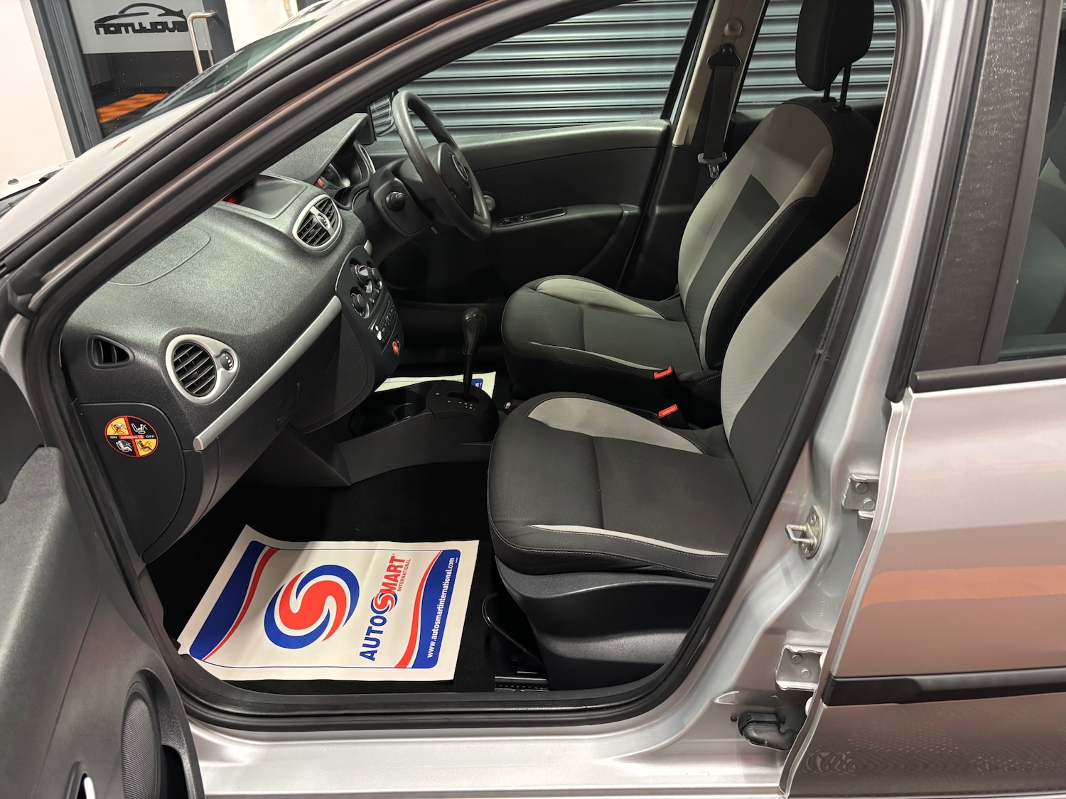 Used Renault Clio 2011 for sale - 77318402: Photo 55