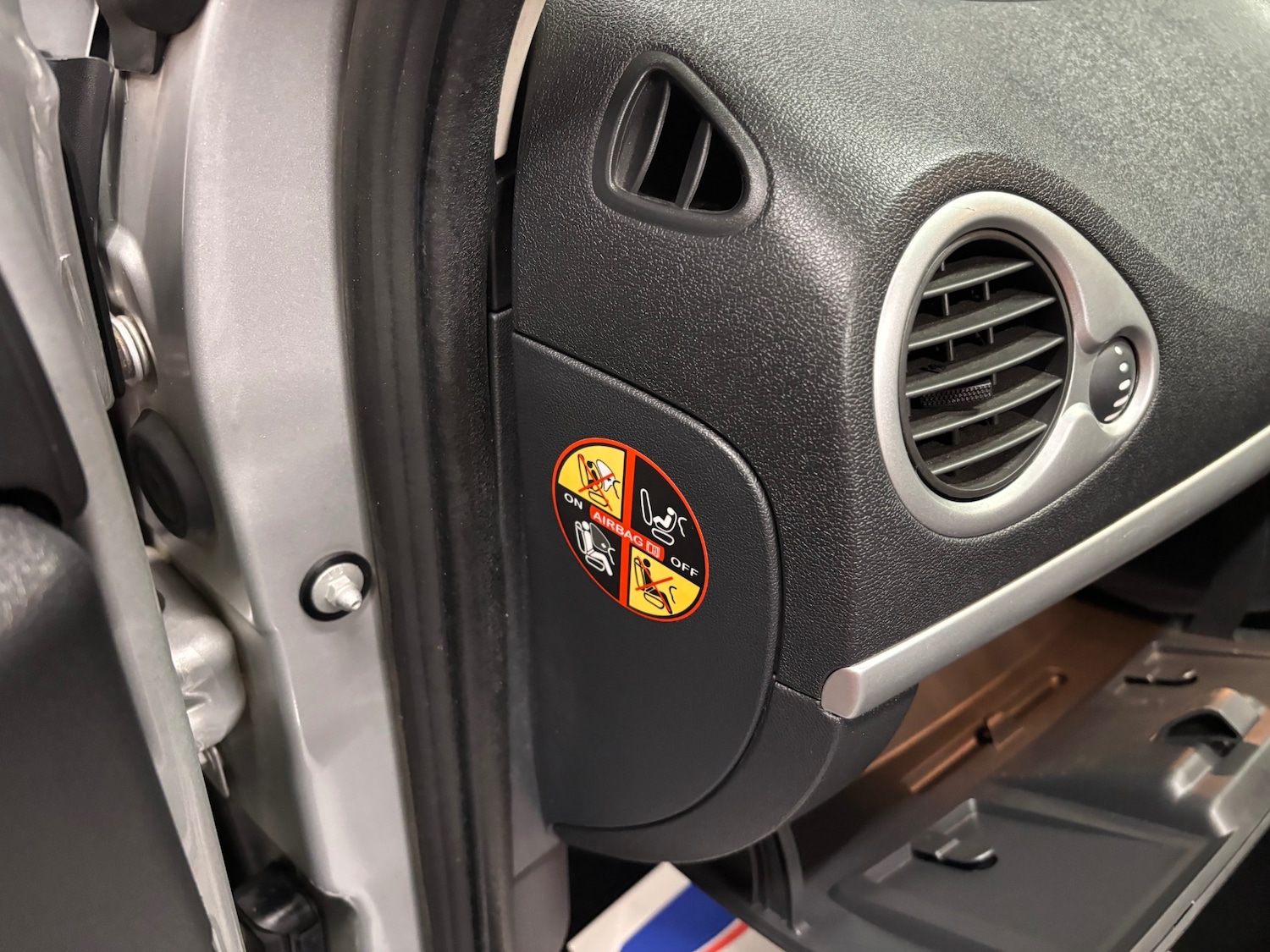 Used Renault Clio 2011 for sale - 77318402: Photo 62