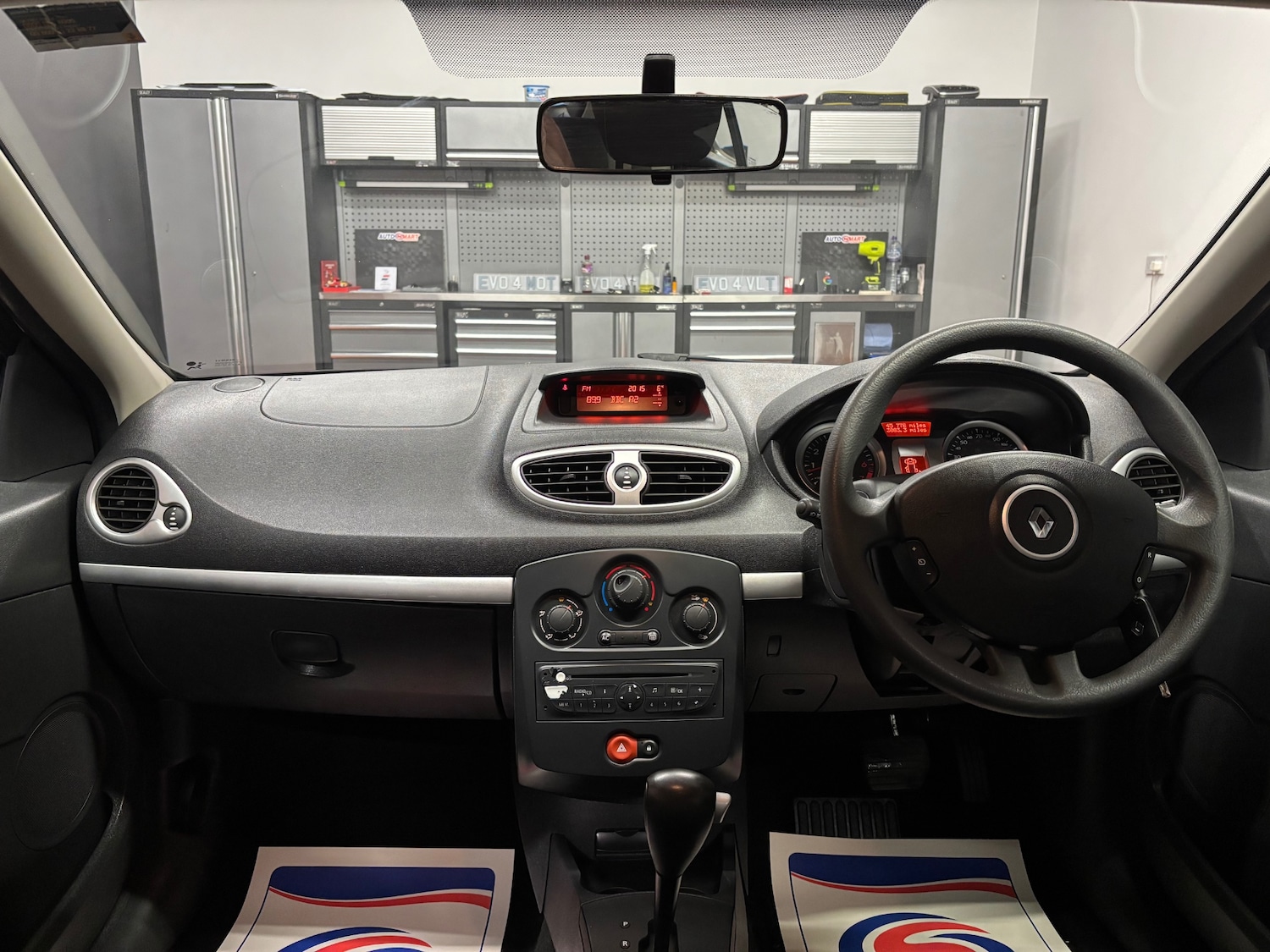 Used Renault Clio 2011 for sale - 77318402: Photo 63