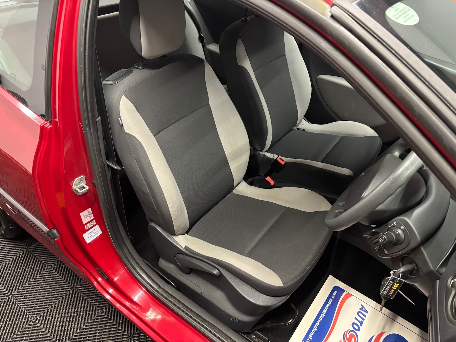 Used Renault Clio 2009 for sale - 77472802: Photo 44