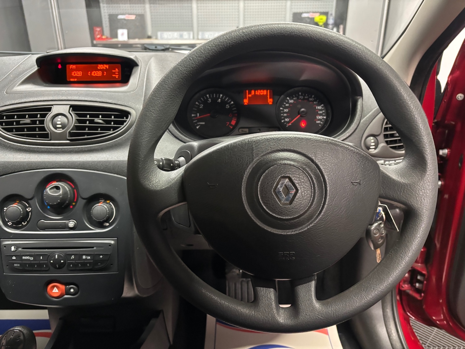 Used Renault Clio 2009 for sale - 77472802: Photo 46