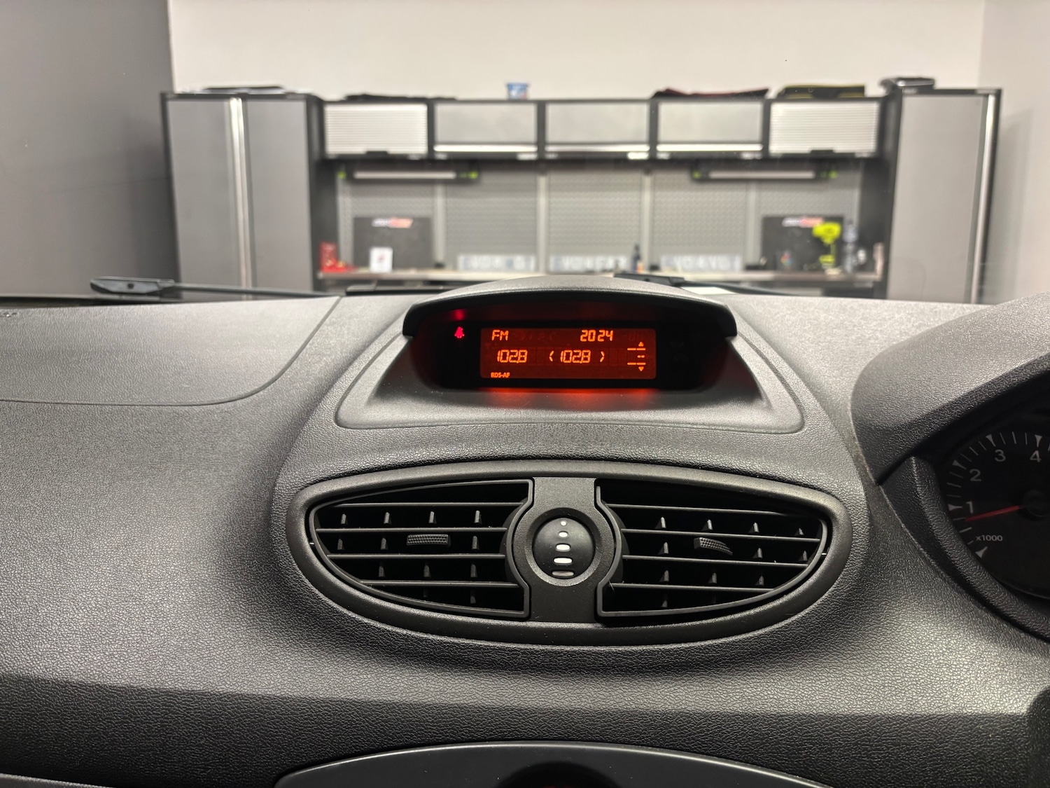 Used Renault Clio 2009 for sale - 77472802: Photo 48