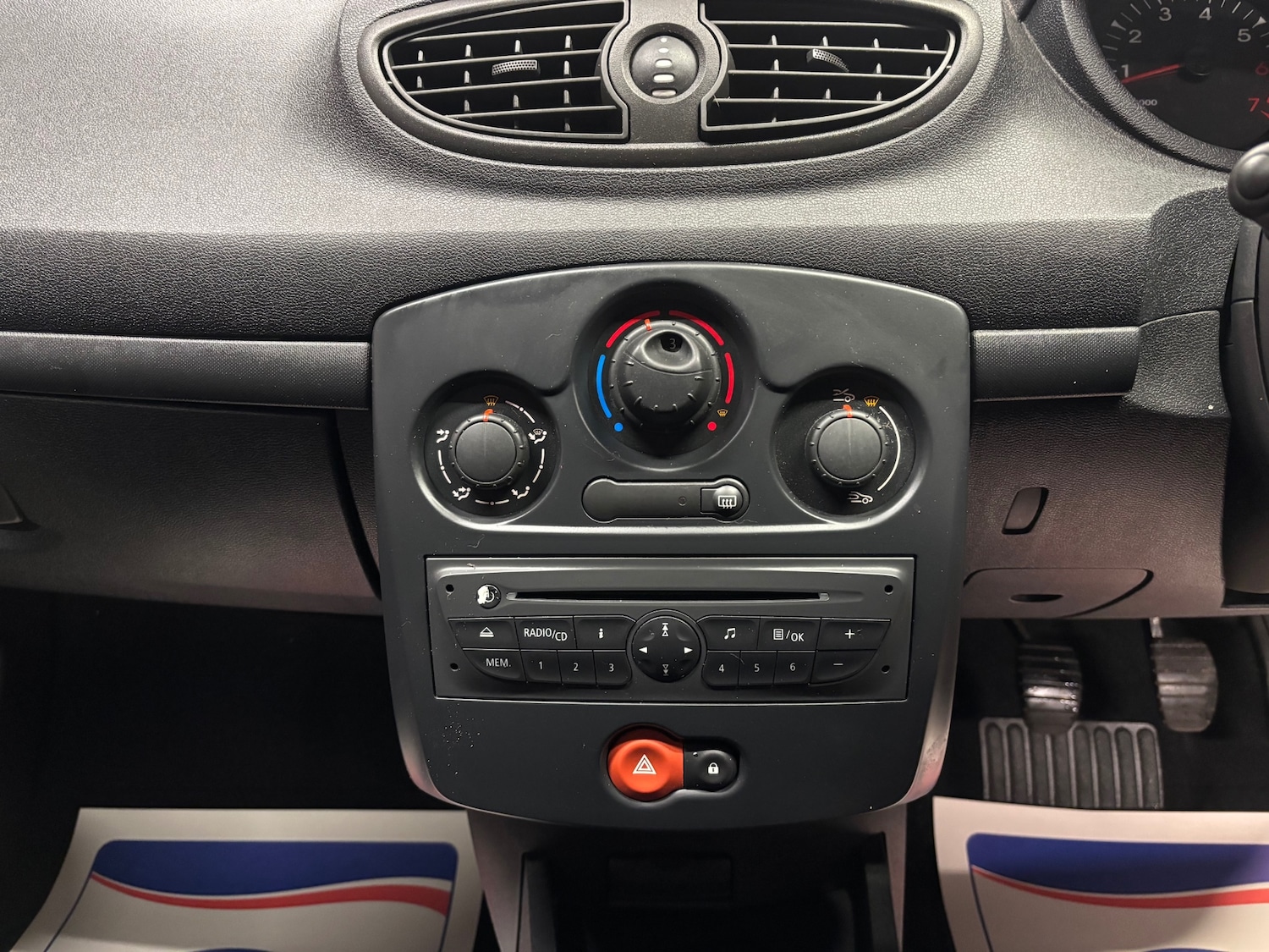 Used Renault Clio 2009 for sale - 77472802: Photo 50