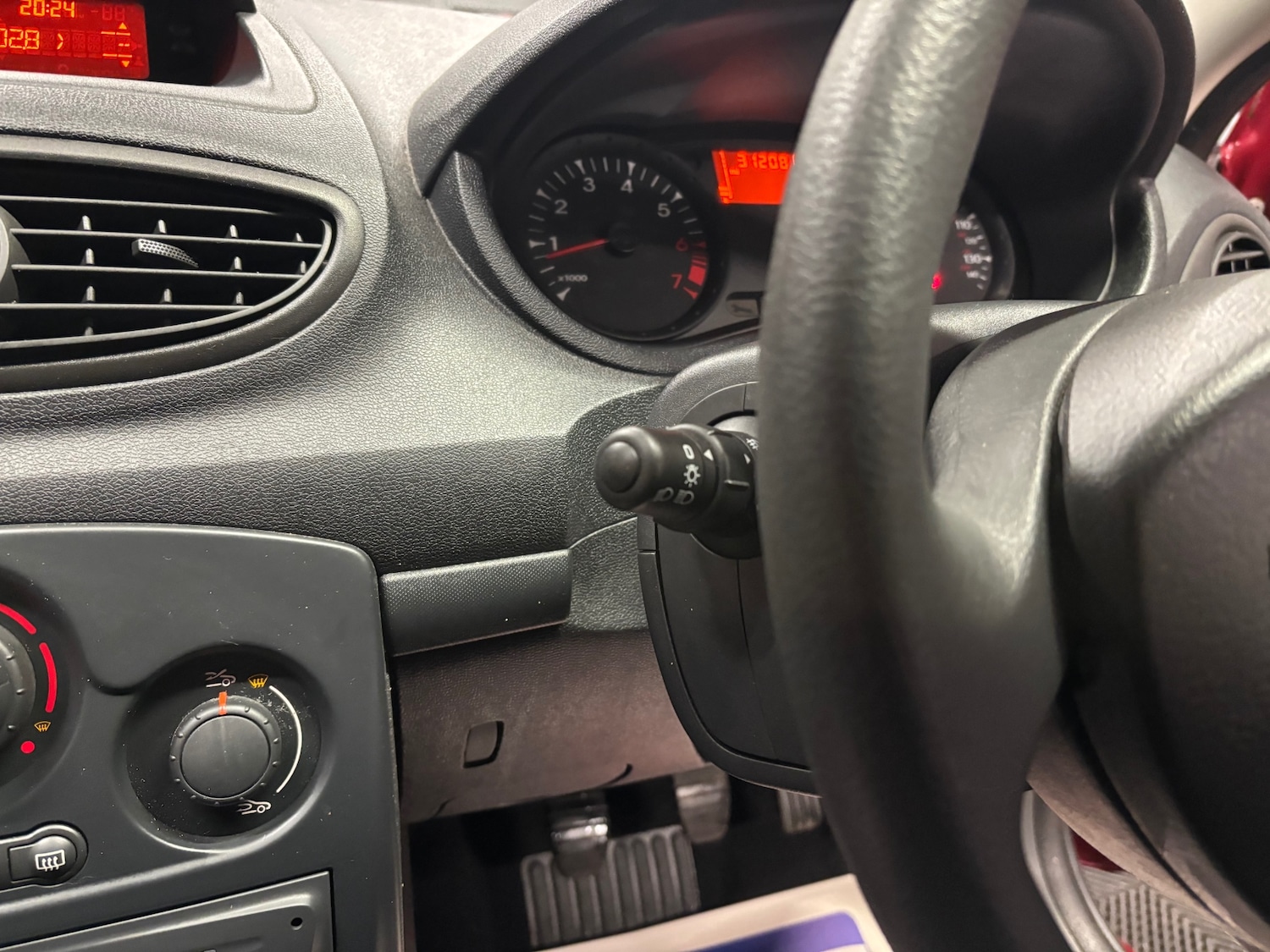 Used Renault Clio 2009 for sale - 77472802: Photo 52