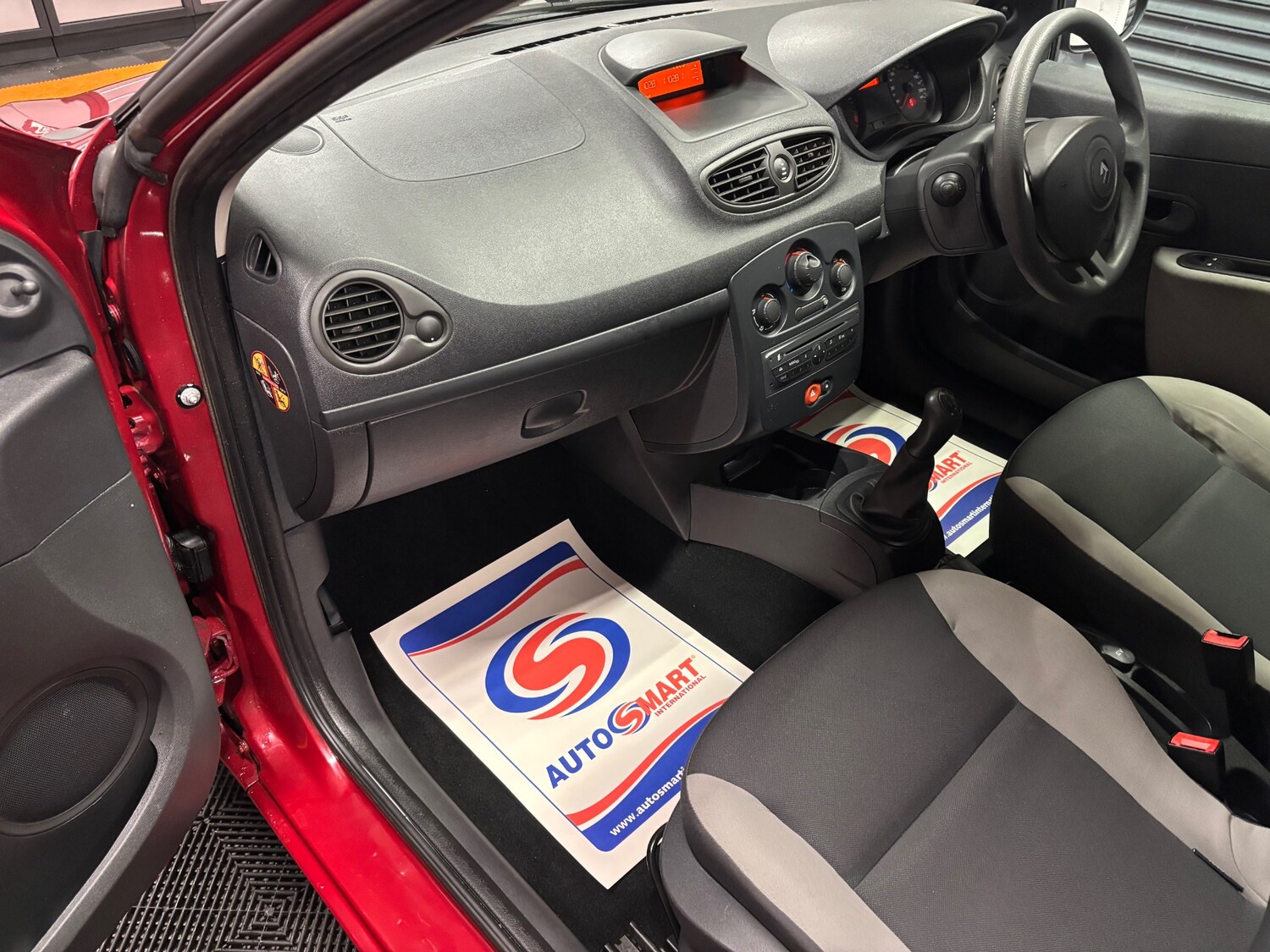 Used Renault Clio 2009 for sale - 77472802: Photo 60