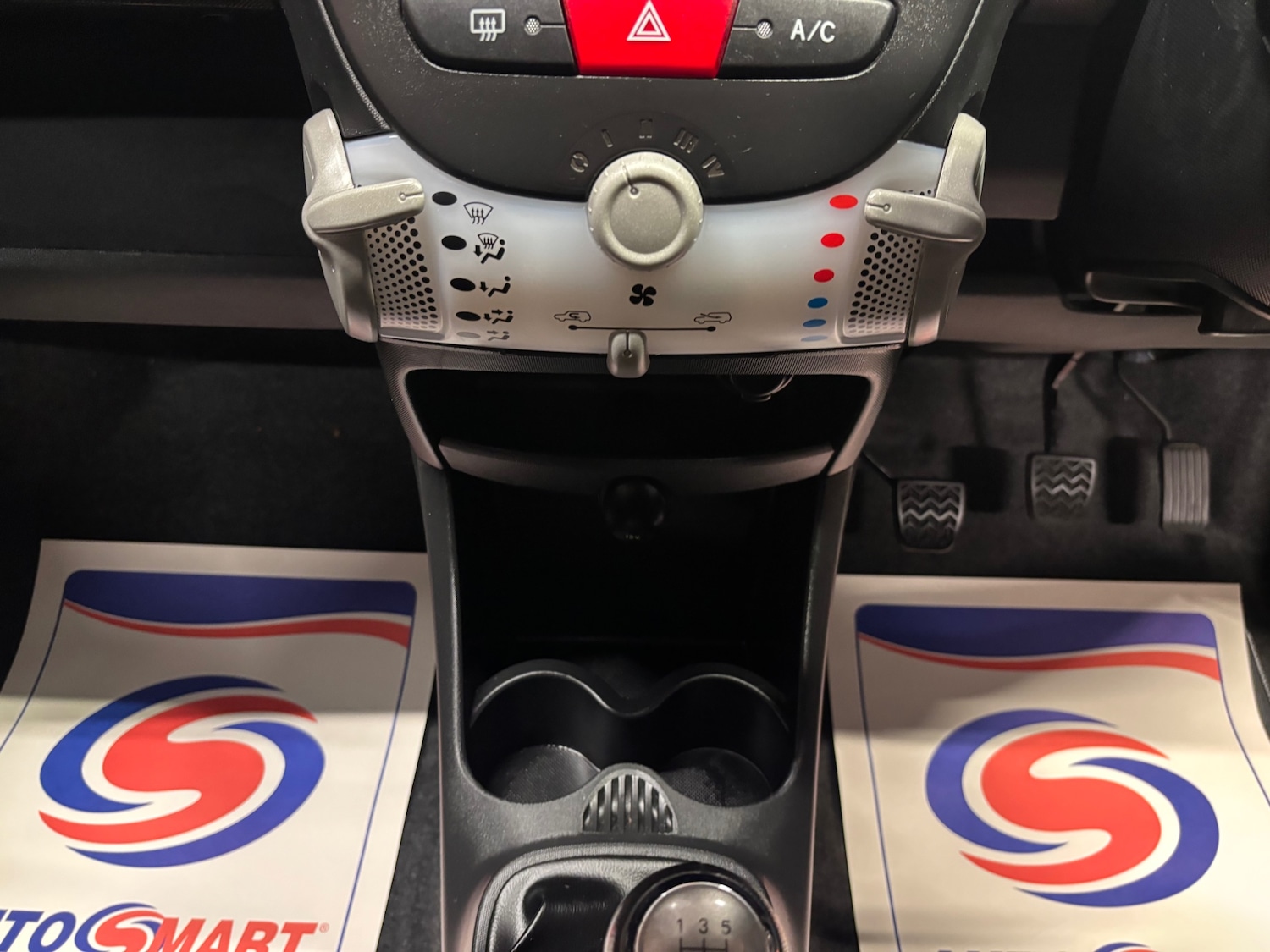 Used Toyota AYGO 2013 for sale - 76304458: Photo 45