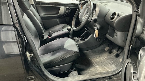 Used Toyota AYGO 2013 for sale - 76304458: Photo 8