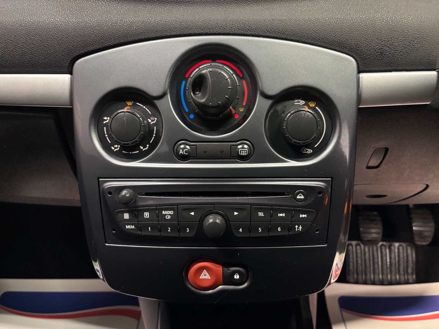 Used Renault Clio 2012 for sale - 76763252: Photo 45