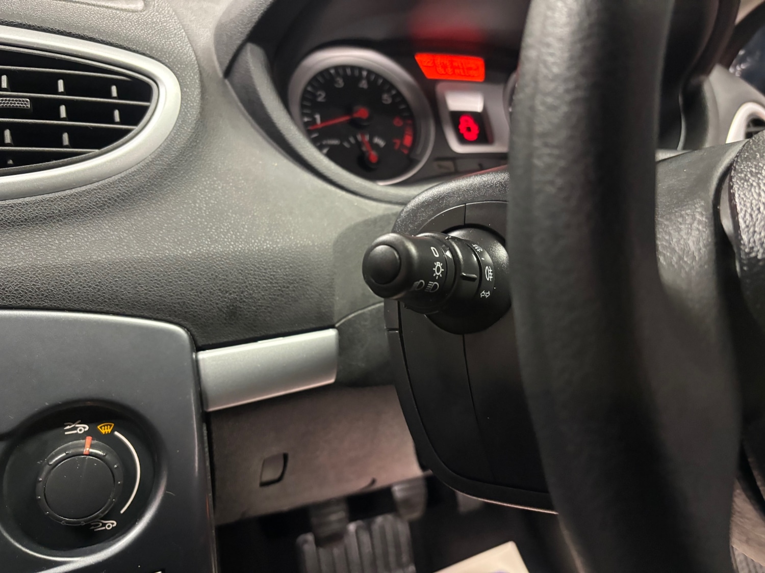 Used Renault Clio 2012 for sale - 76763252: Photo 47