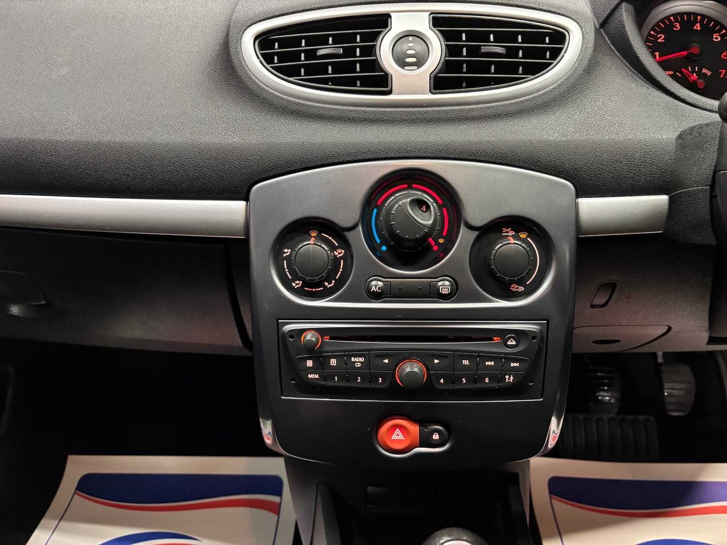 Used Renault Clio 2012 for sale - 77482654: Photo 43