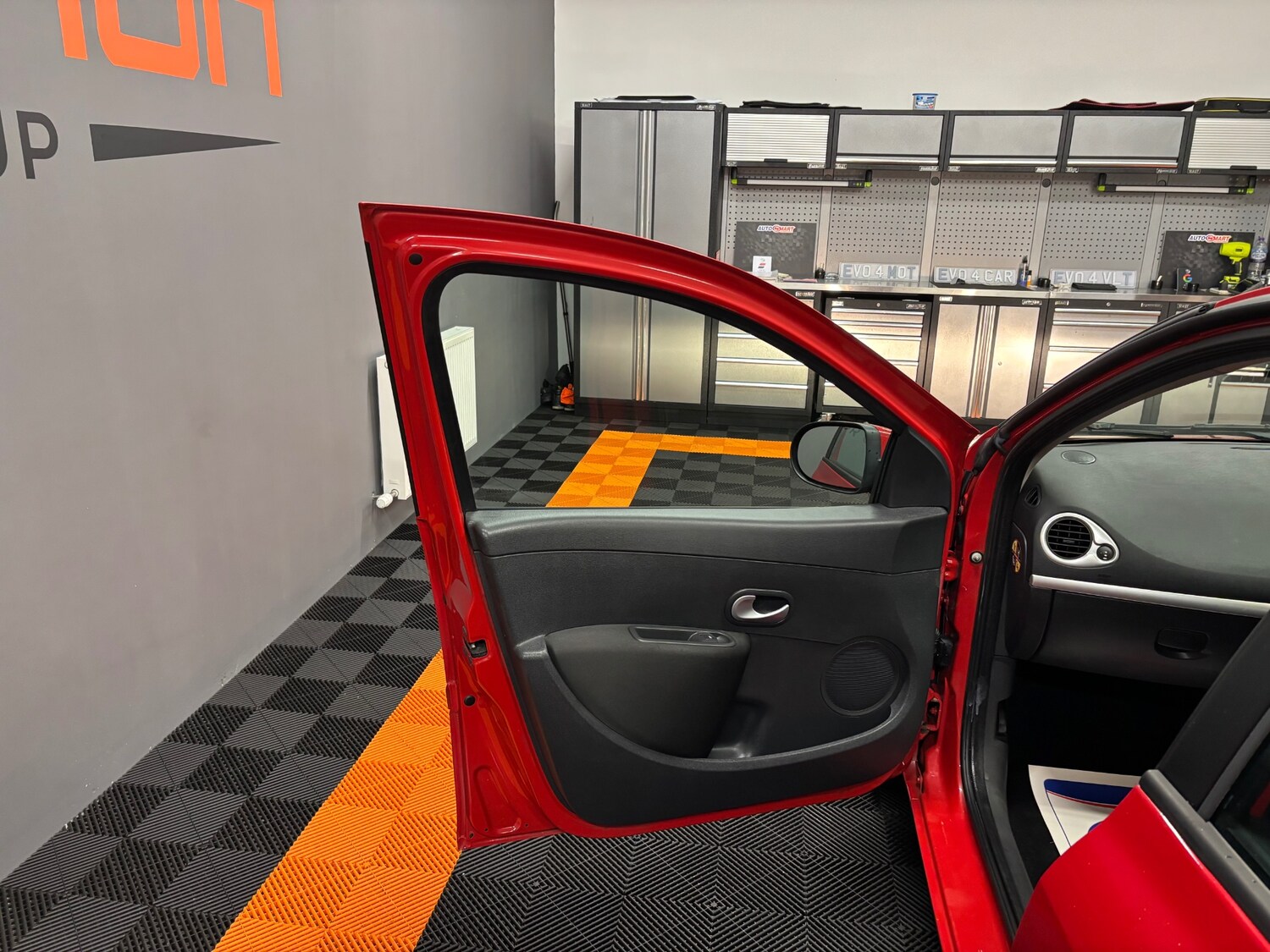 Used Renault Clio 2012 for sale - 77482654: Photo 48