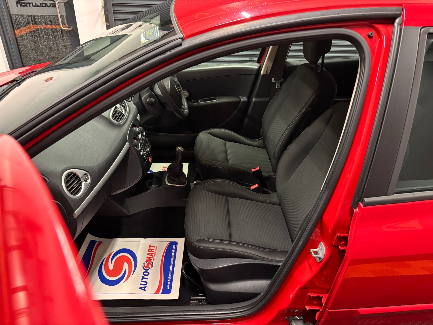 Used Renault Clio 2012 for sale - 77482654: Photo 50