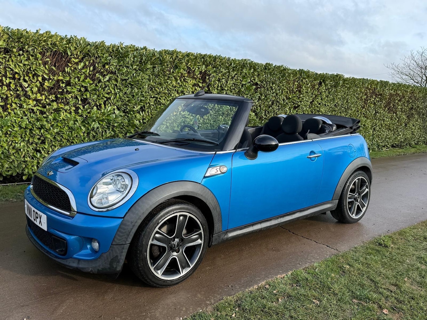 Used MINI Convertible 2011 for sale - 77629444: Photo 2