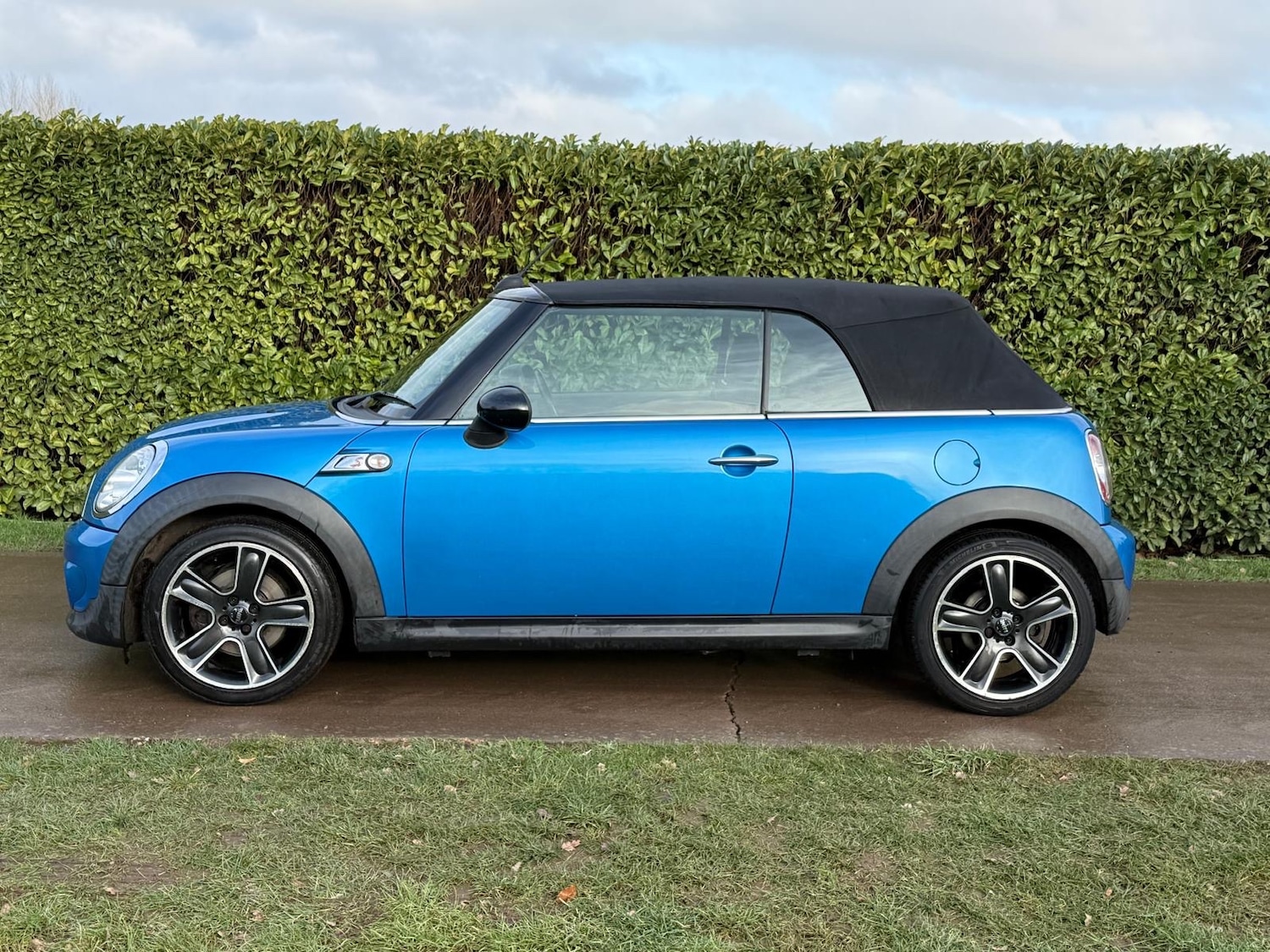 Used MINI Convertible 2011 for sale - 77629444: Photo 4