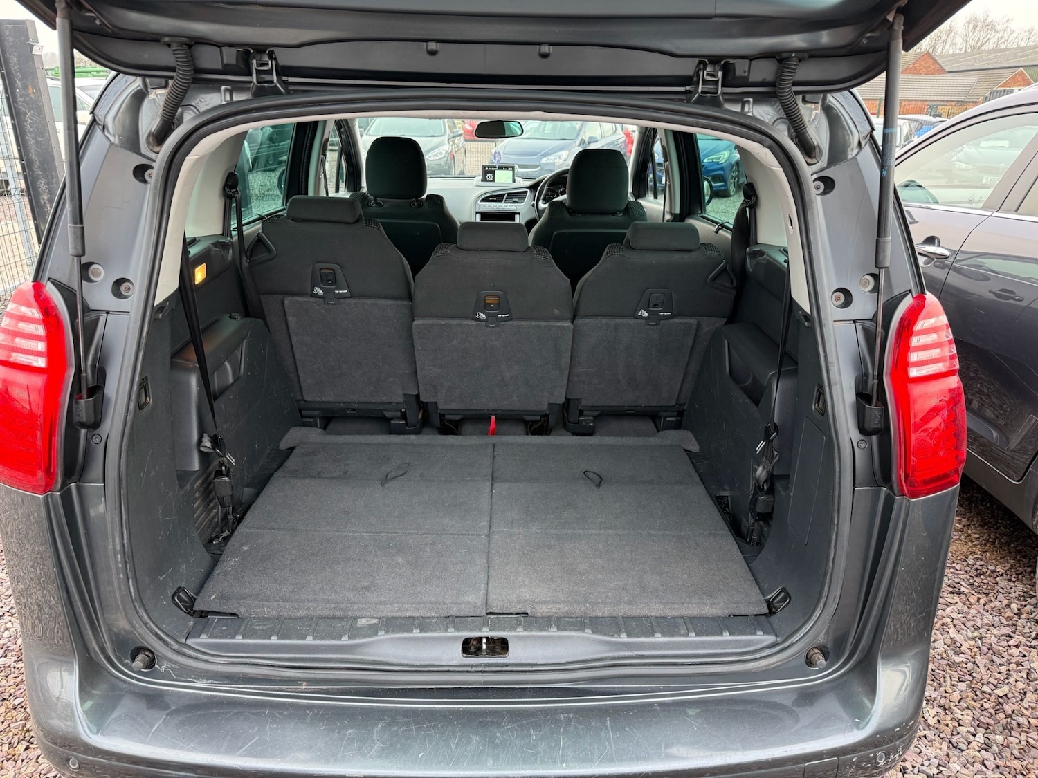 Used Peugeot 5008 2015 for sale - 77819329: Photo 9