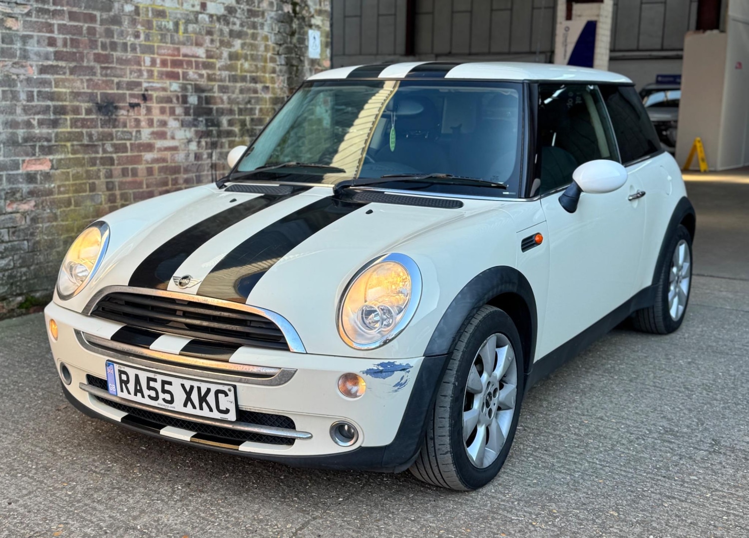 Used MINI Hatch 2005 for sale - 76326047: Photo 2