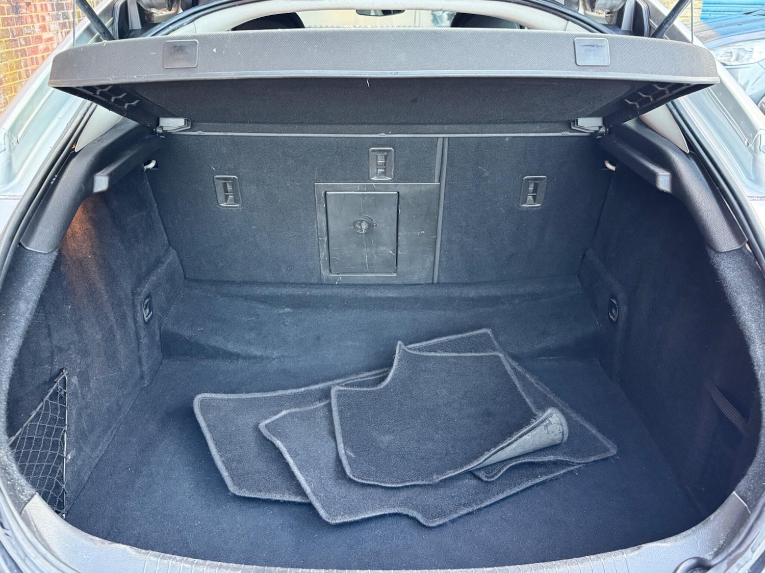 Used Vauxhall Insignia 2011 for sale - 77074388: Photo 16