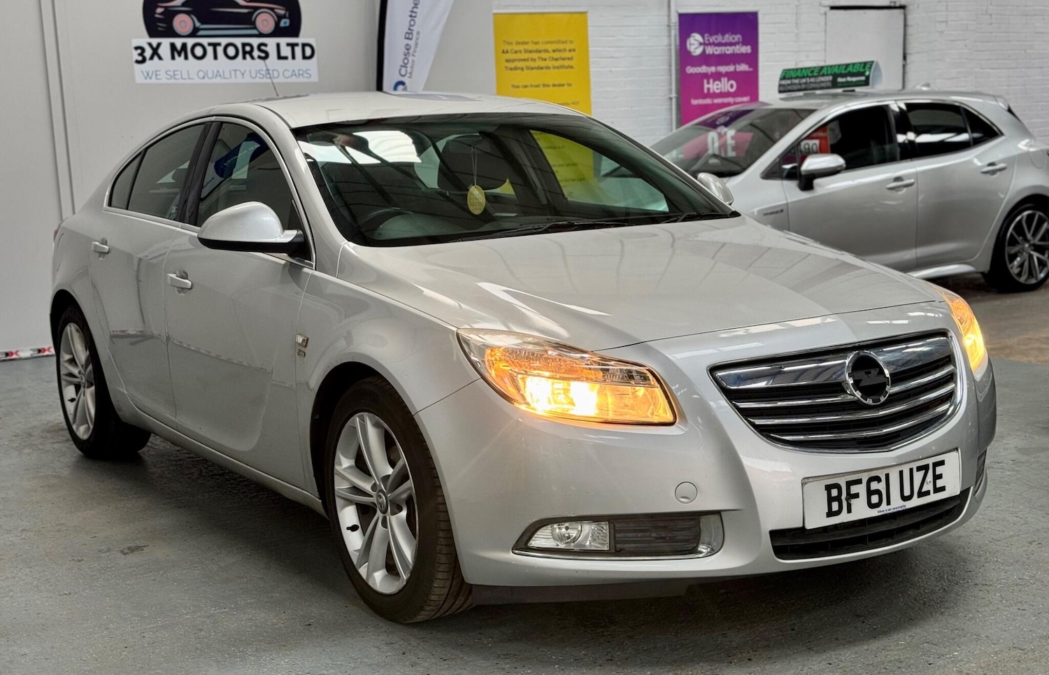 Used Vauxhall Insignia 2011 for sale - 77074388: Photo 2