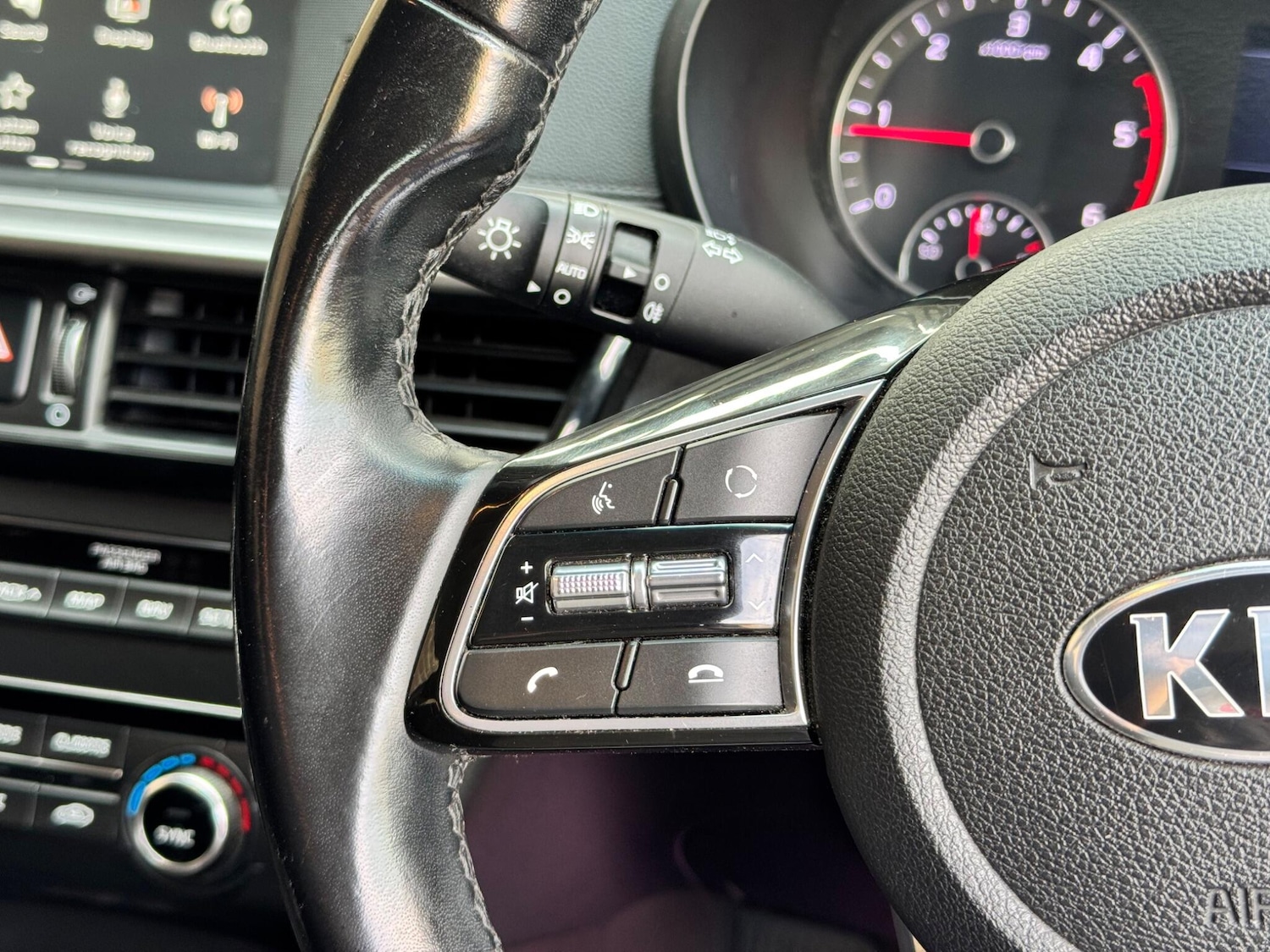 Used Kia Optima 2019 for sale - 76326102: Photo 34