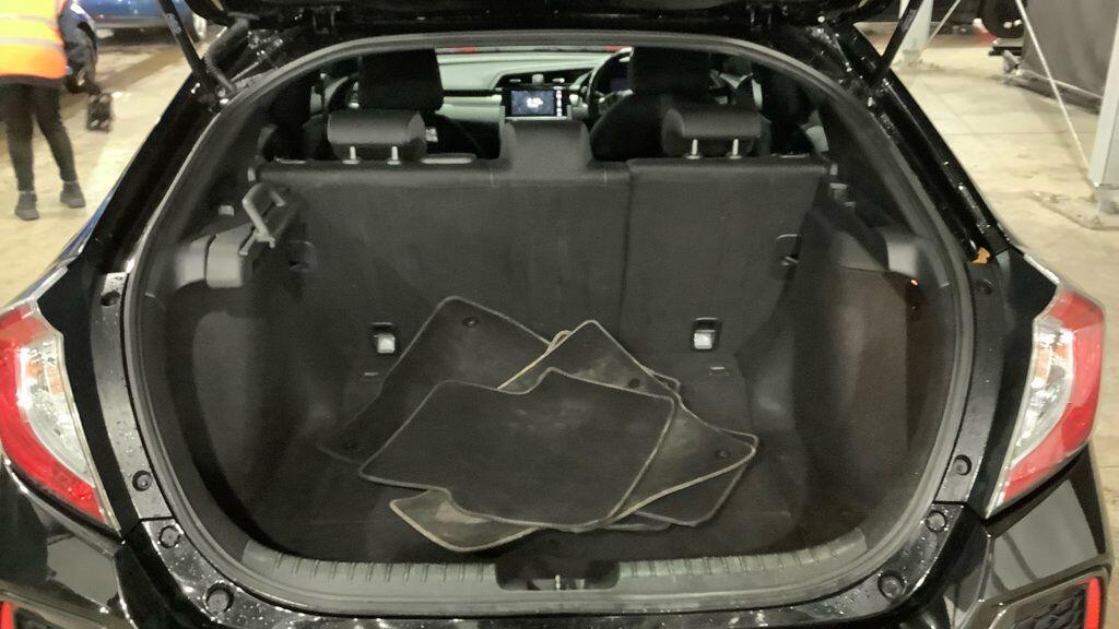 Used Honda Civic 2018 for sale - 77016019: Photo 7