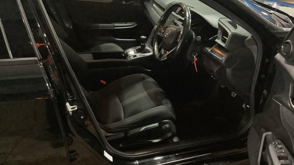 Used Honda Civic 2018 for sale - 77016019: Photo 9