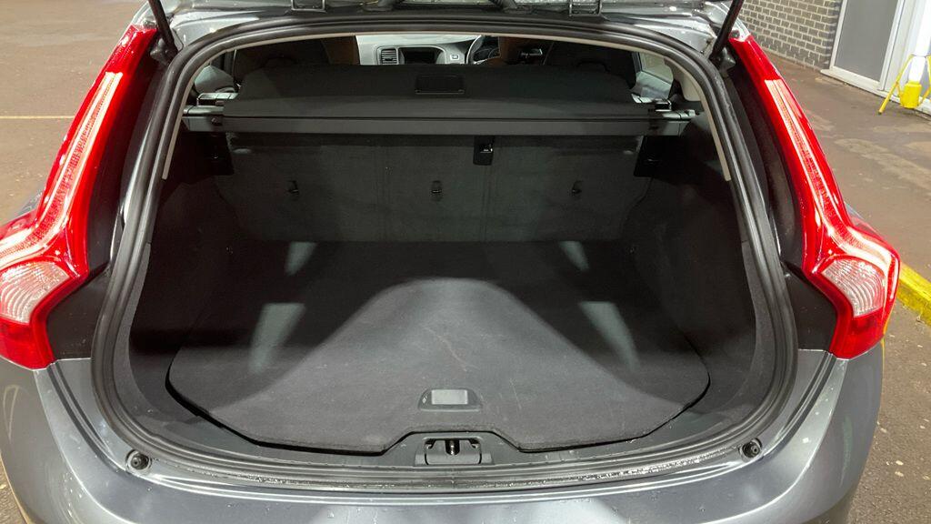 Used Volvo V60 2018 for sale - 77478672: Photo 12