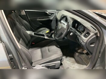 Used Volvo V60 2018 for sale - 77478672: Photo