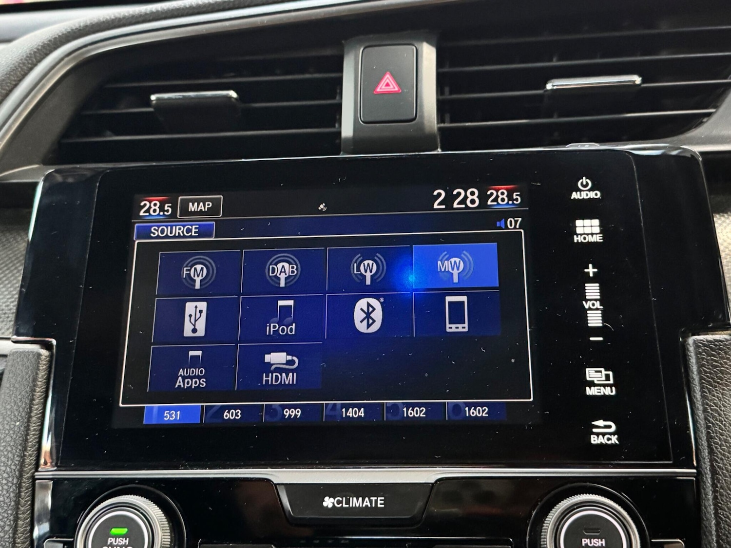 Used Honda Civic 2018 for sale - 76976461: Photo 30