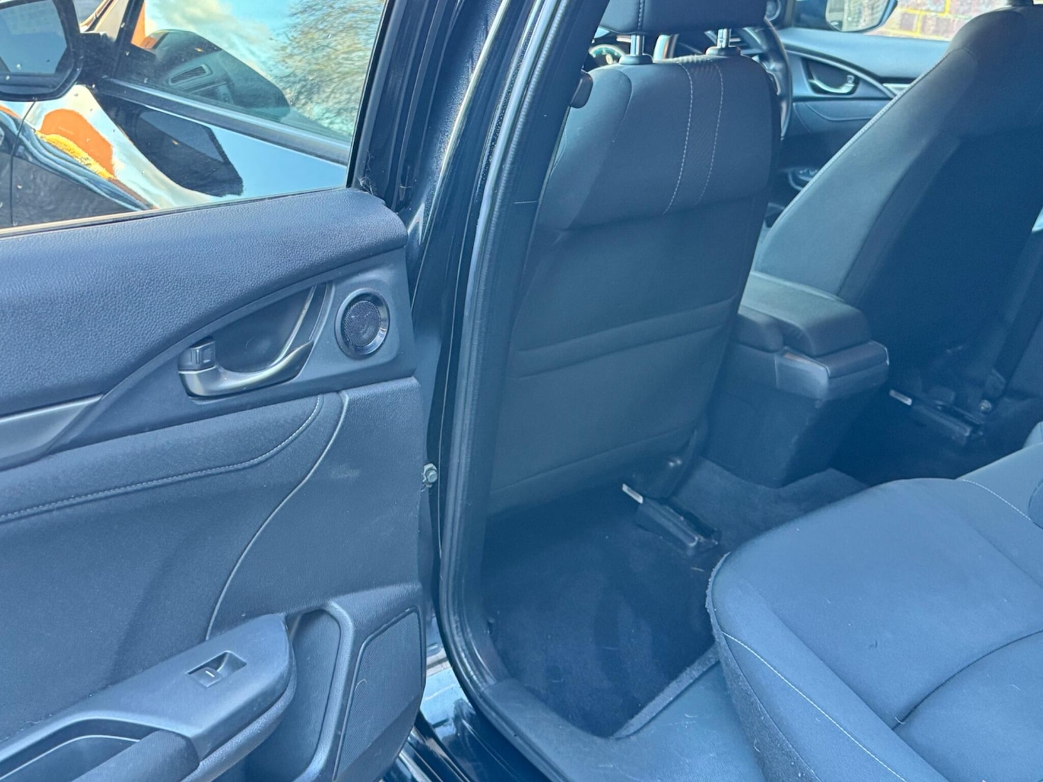 Used Honda Civic 2018 for sale - 76976461: Photo 38