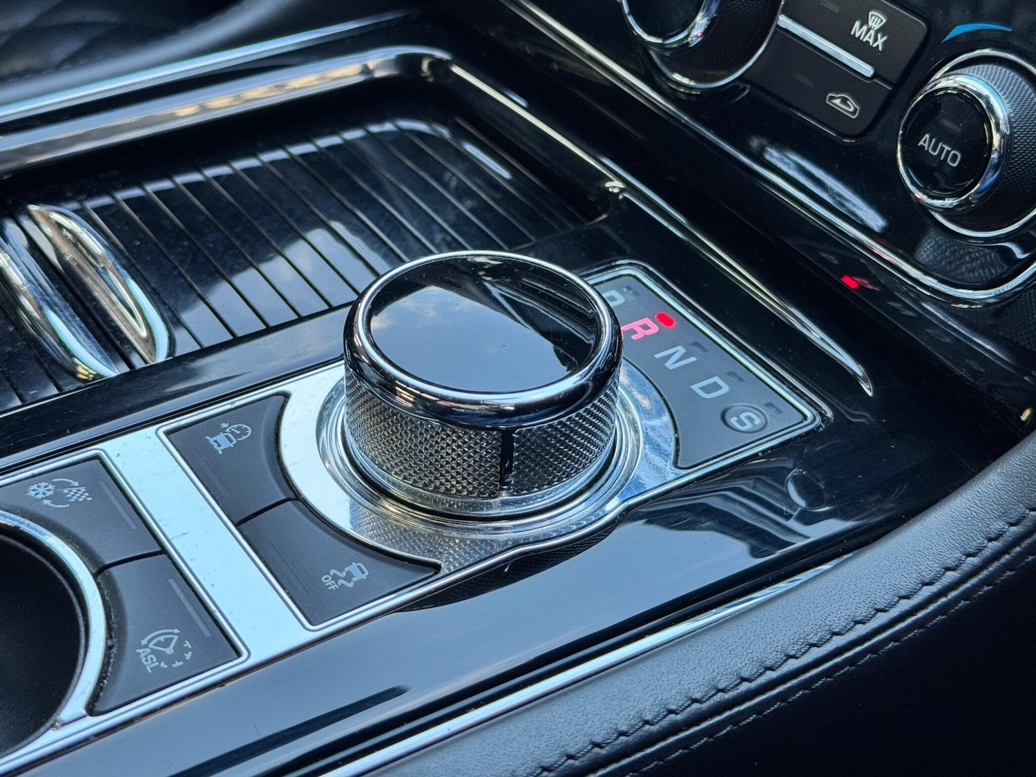 Used Jaguar XJ 2016 for sale - 76666604: Photo 32