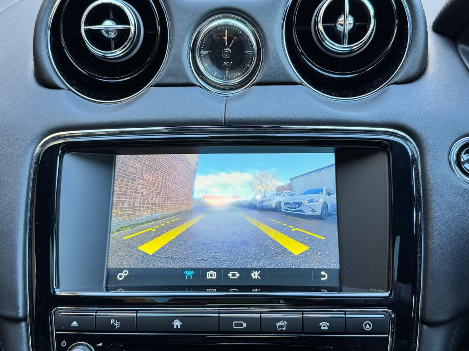 Used Jaguar XJ 2016 for sale - 76666604: Photo 37