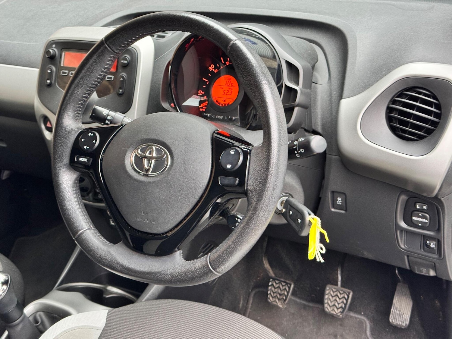 Used Toyota AYGO 2017 for sale - 76424911: Photo 19