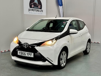 2017 (66) - 1.0 VVT-i X-Play 5dr