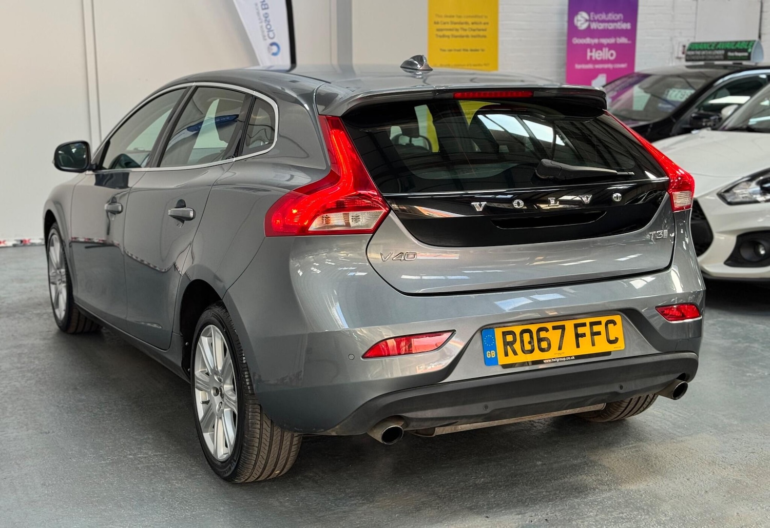 Used Volvo V40 2017 for sale - 76327305: Photo 14