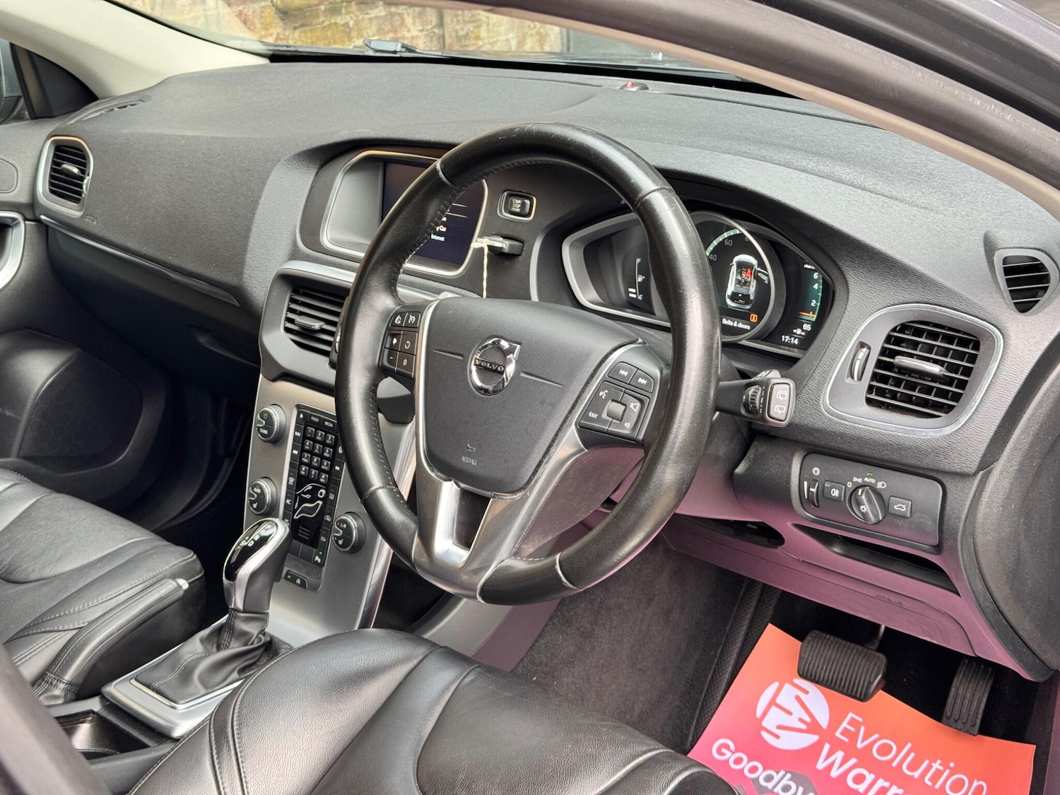 Used Volvo V40 2017 for sale - 76327305: Photo 24
