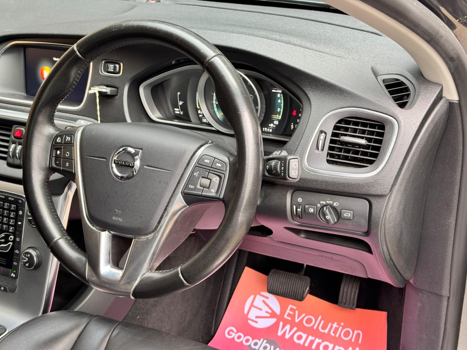 Used Volvo V40 2017 for sale - 76327305: Photo 25