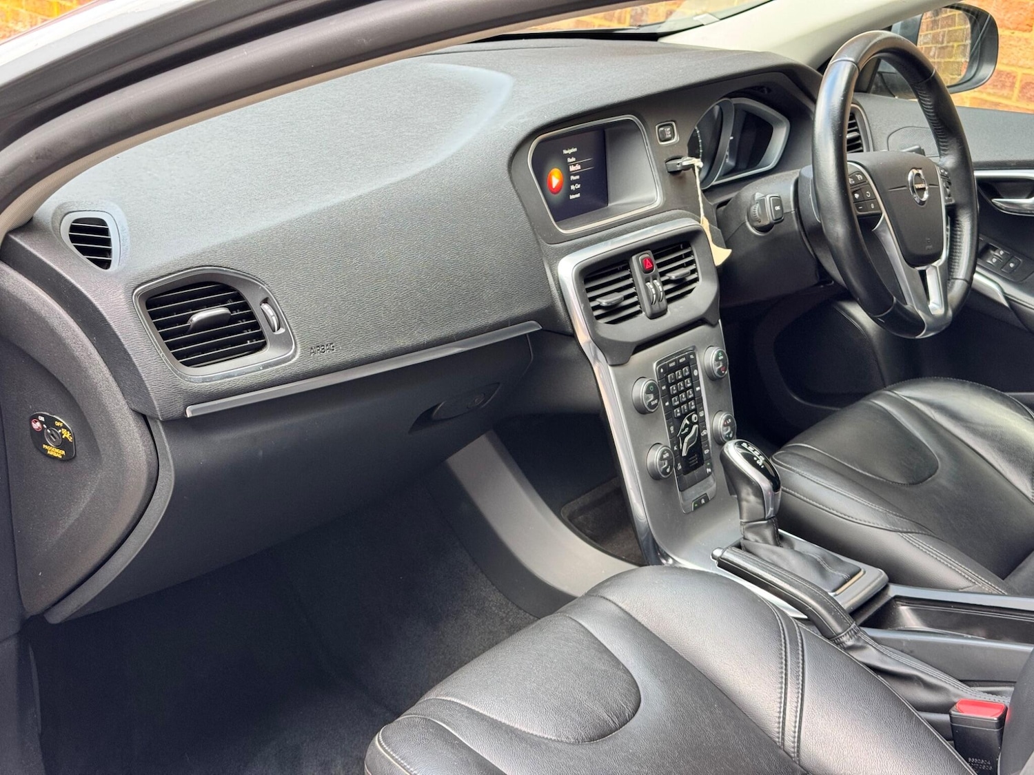 Used Volvo V40 2017 for sale - 76327305: Photo 26