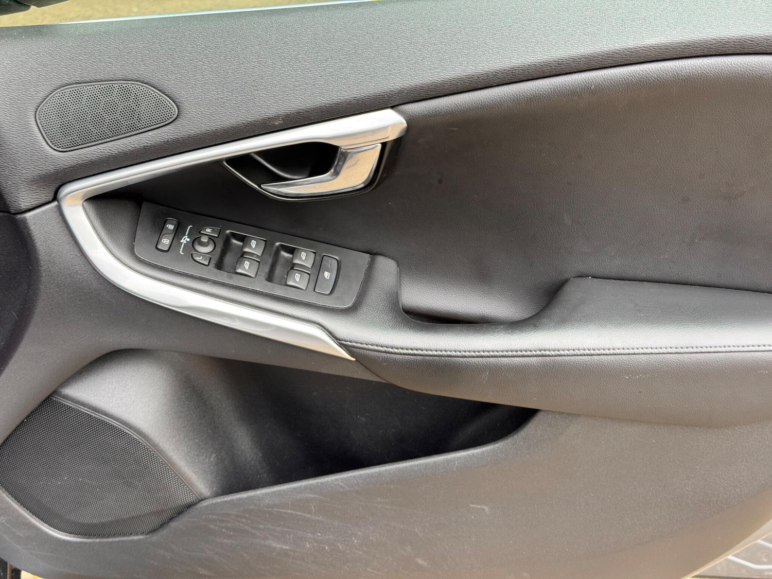Used Volvo V40 2017 for sale - 76327305: Photo 38