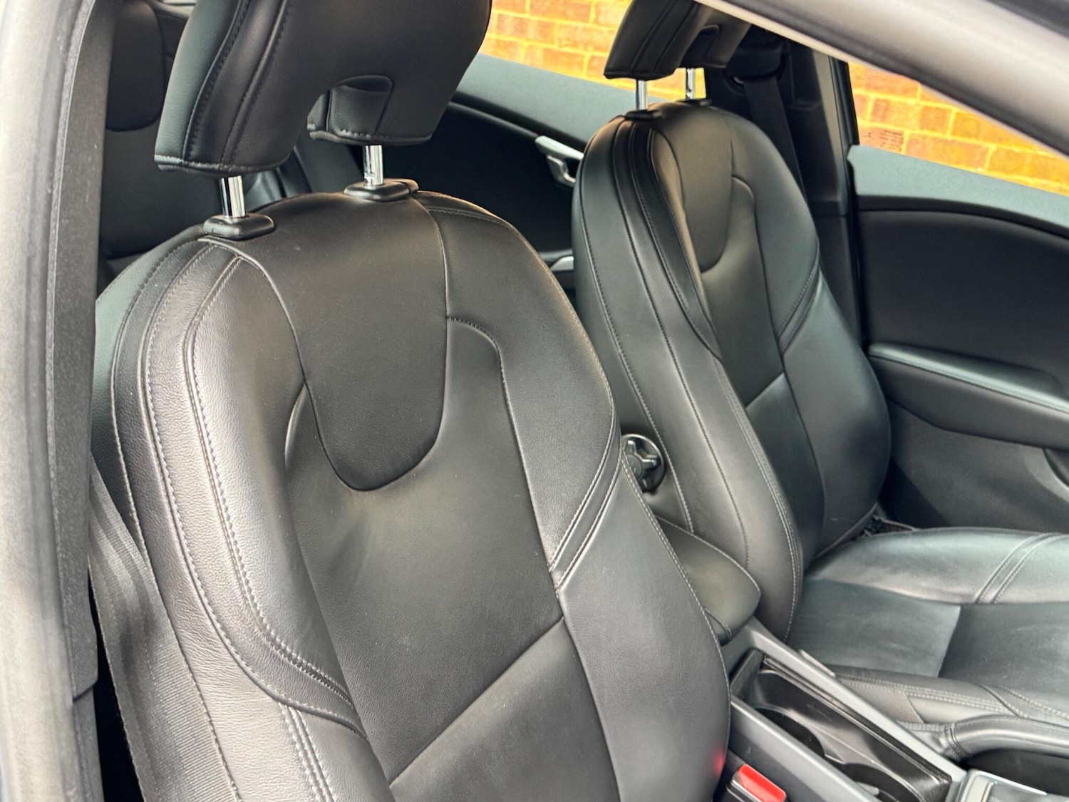 Used Volvo V40 2017 for sale - 76327305: Photo 42