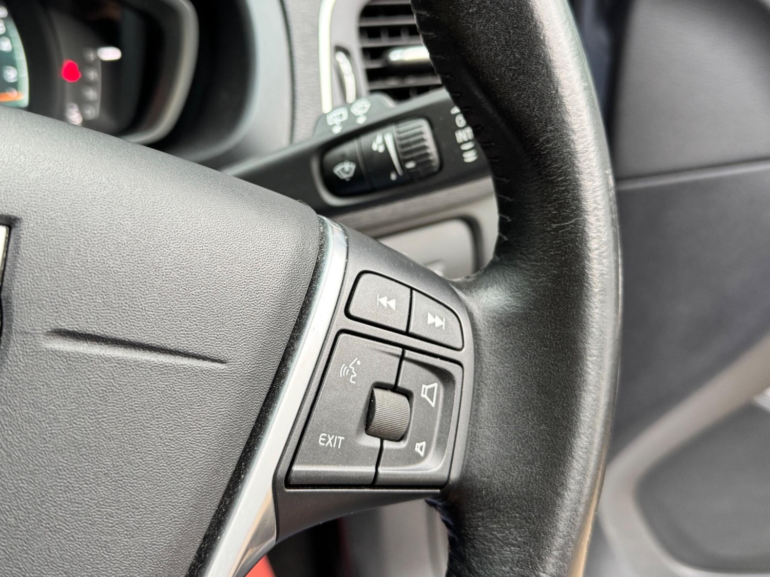 Used Volvo V40 2017 for sale - 76327305: Photo 49