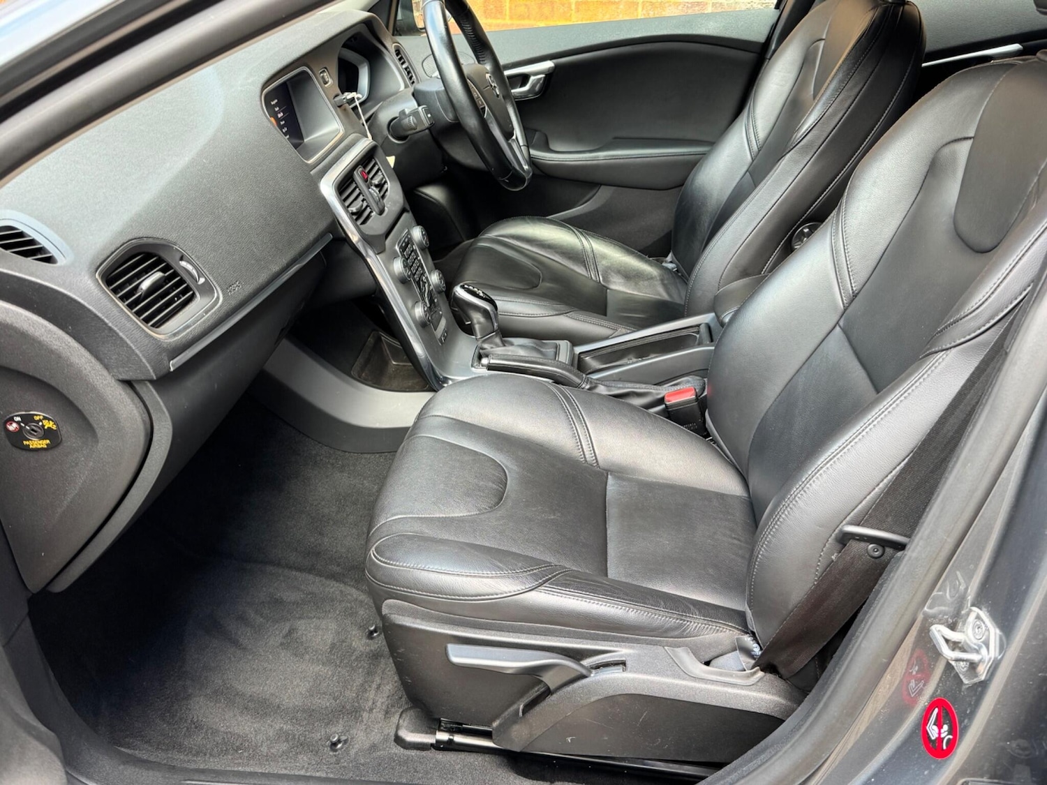 Used Volvo V40 2017 for sale - 76327305: Photo 7