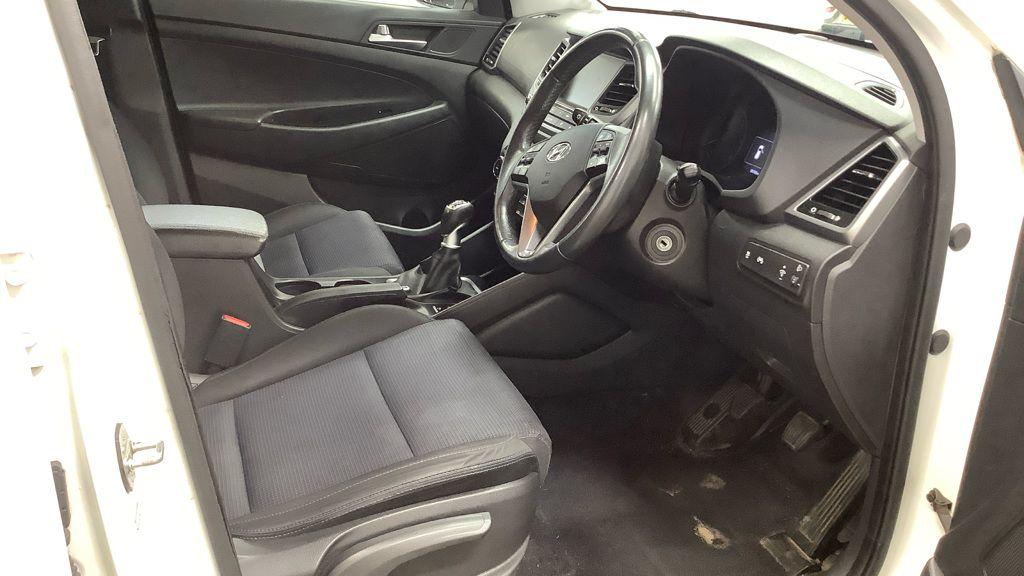 Used Hyundai TUCSON 2017 for sale - 76327220: Photo 4