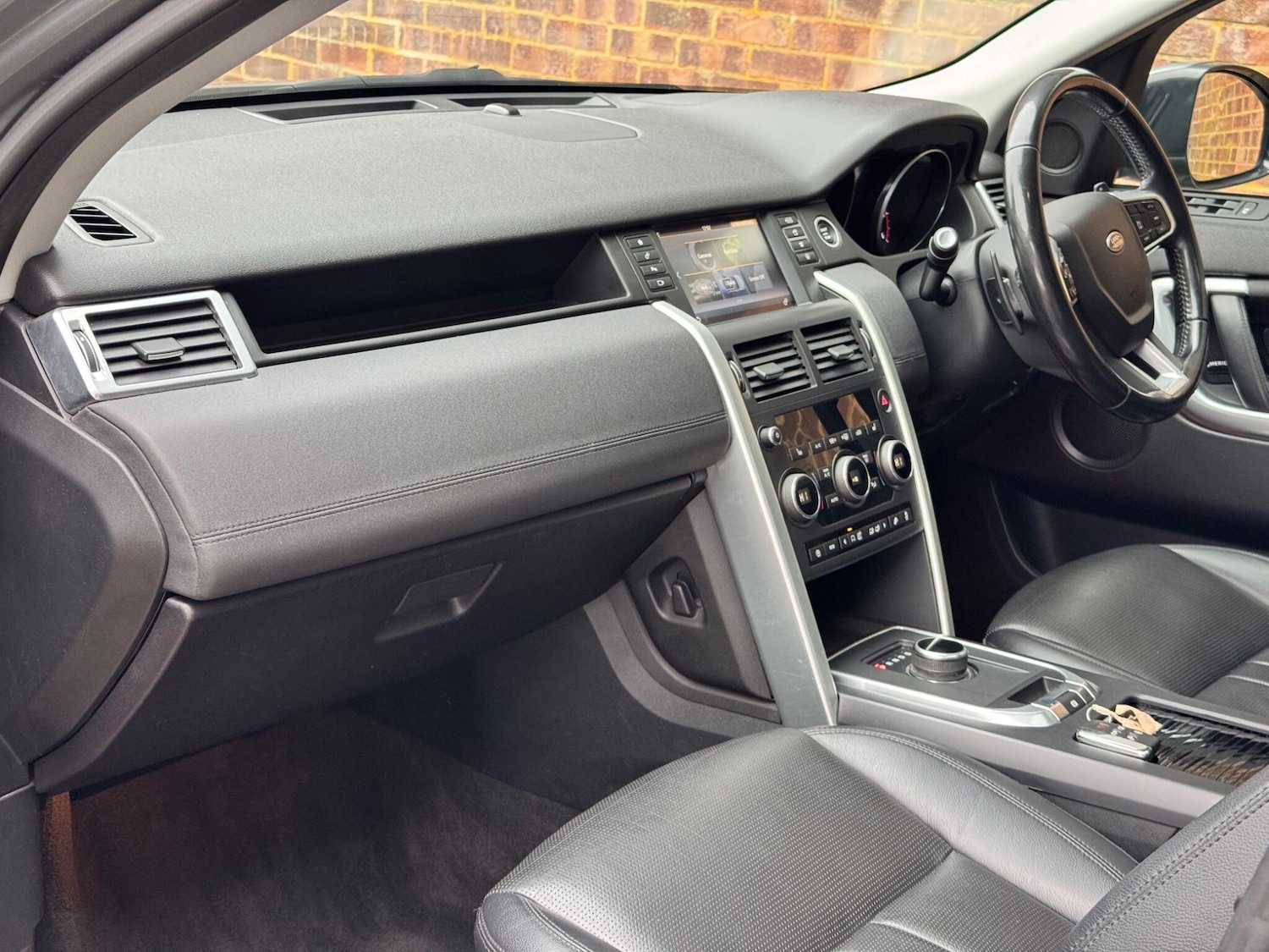 Used Land Rover Discovery Sport 2018 for sale - 76327198: Photo 30