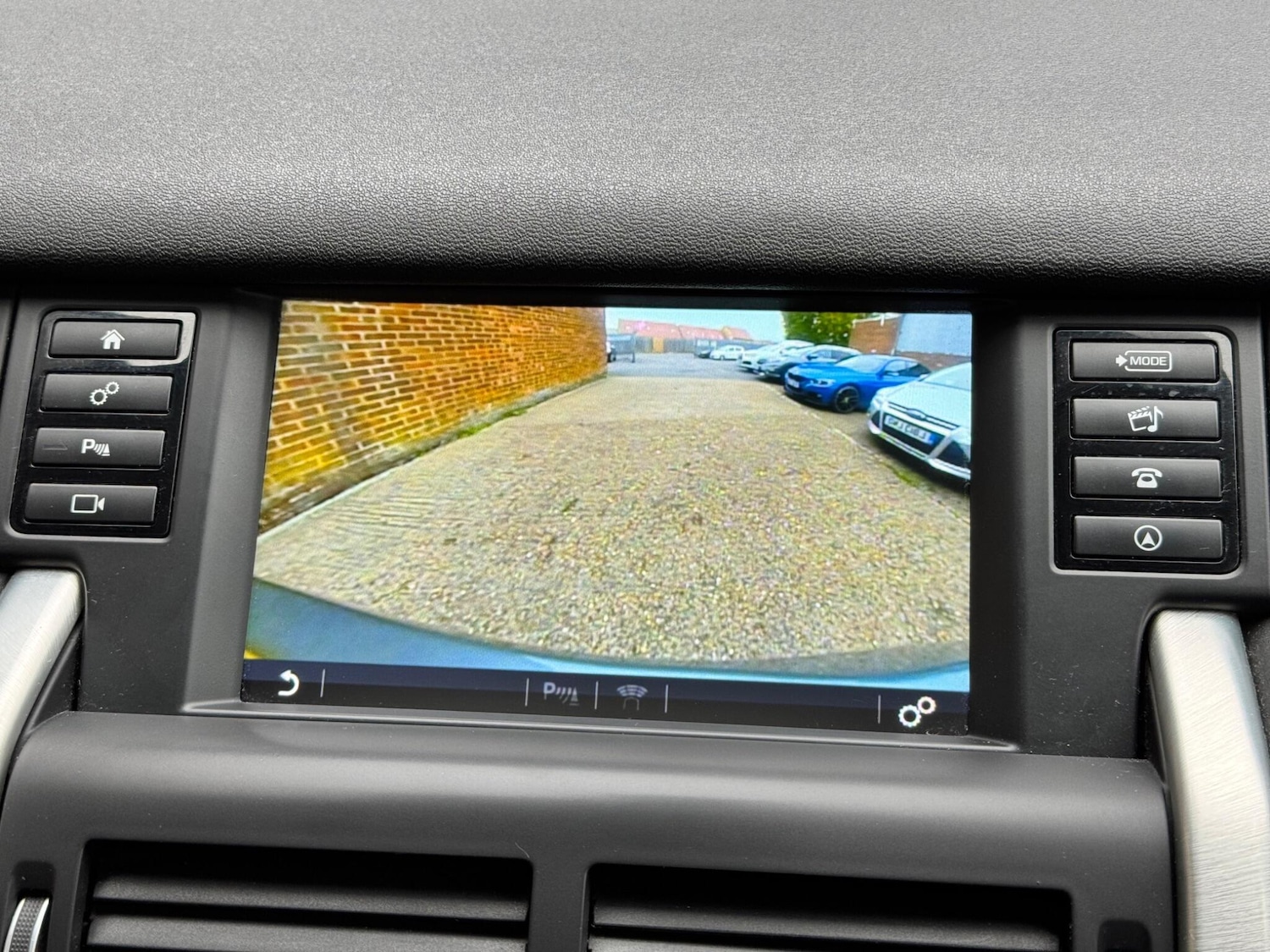 Used Land Rover Discovery Sport 2018 for sale - 76327198: Photo 43