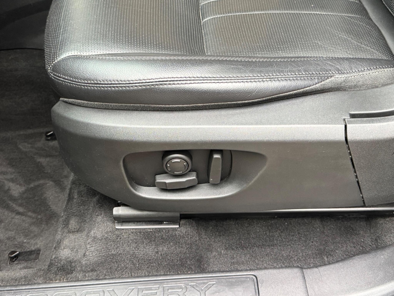 Used Land Rover Discovery Sport 2018 for sale - 76327198: Photo 48